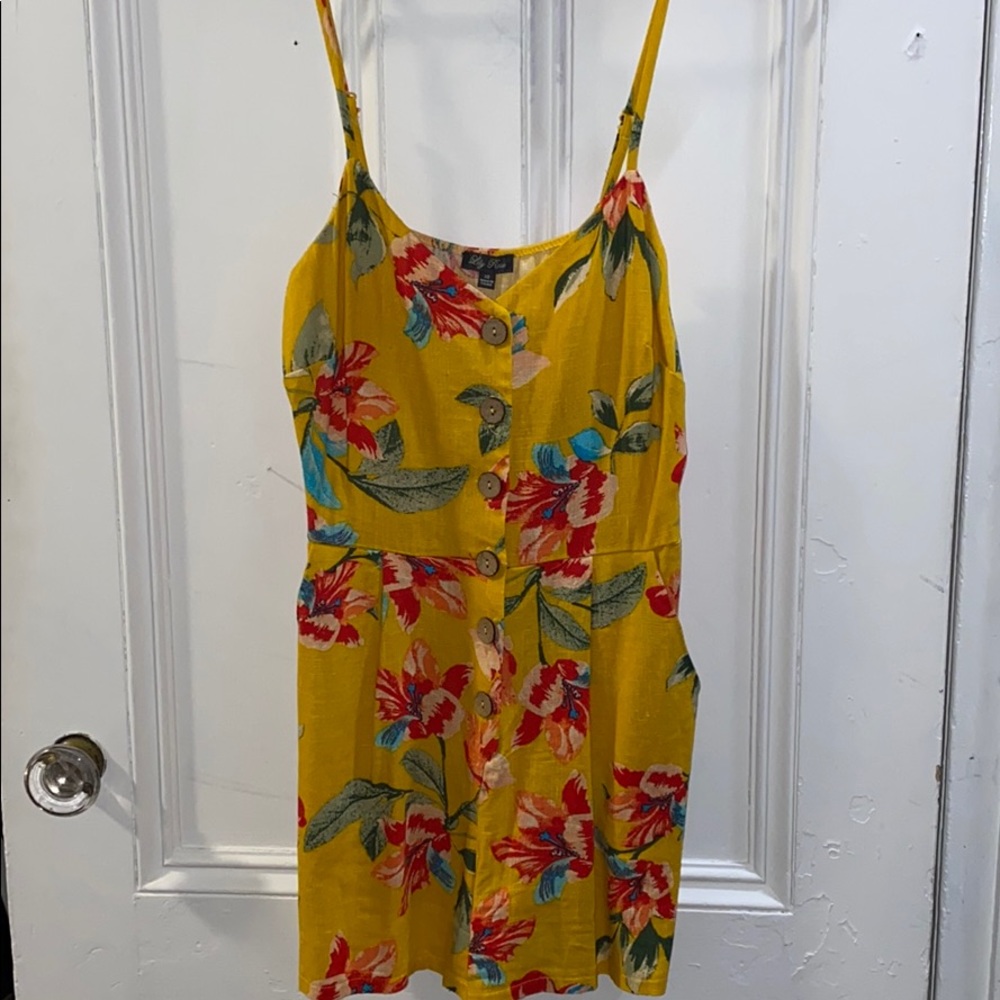 Yellow floral lily rose romper sz XS - pockets!!